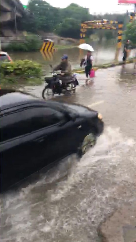 一場(chǎng)大雨淹沒了常州，龍城變水城，救援工作積極開展中?。?！13