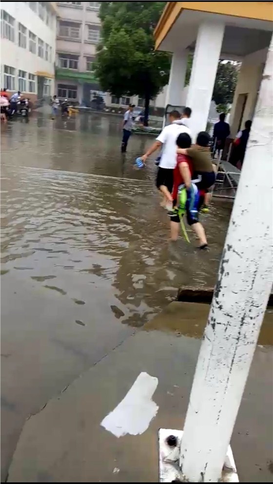 一場(chǎng)大雨淹沒了常州，龍城變水城，救援工作積極開展中！??！2